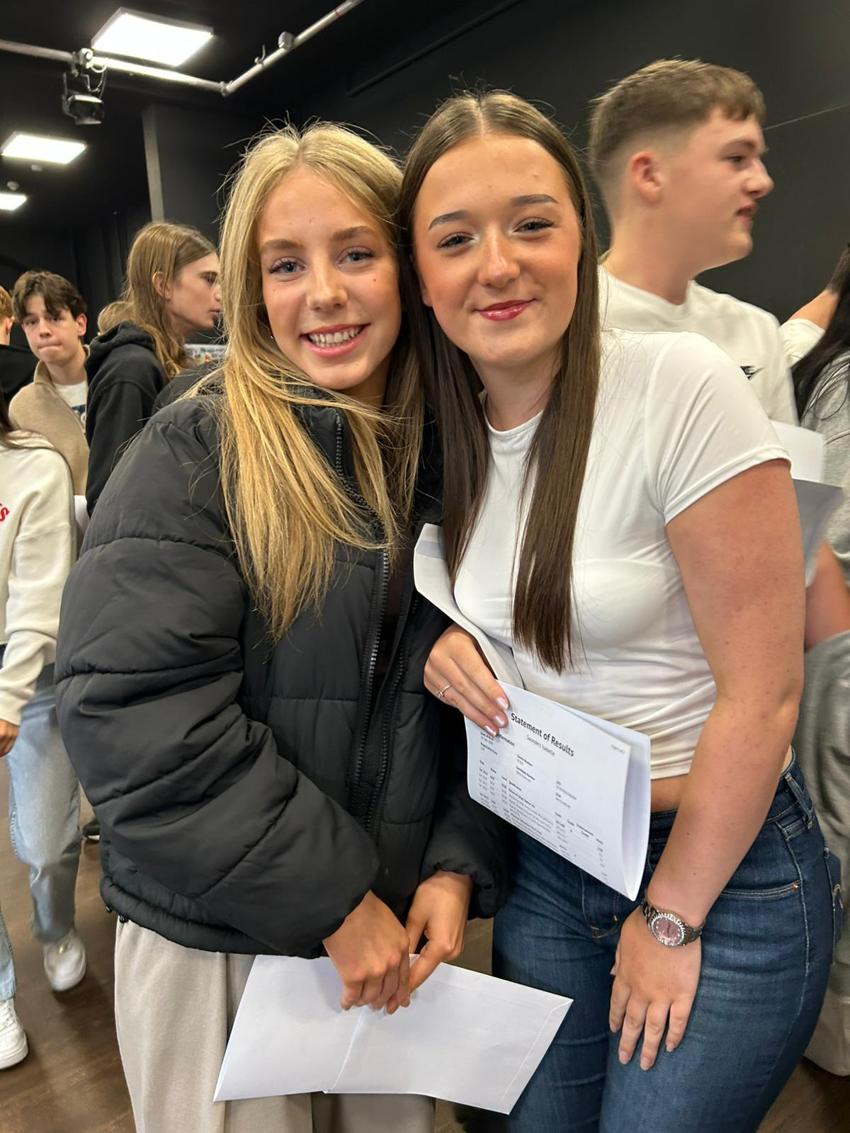 Imogen Hibbitt, Isabelle Saunders